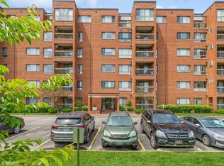 600 Naples Ct APT 306, Glenview, IL 60025