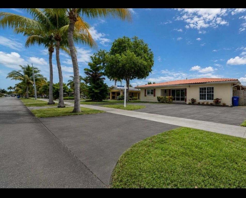 420 SE 4th Court, Pompano Beach