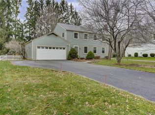 908 Copperkettle Rd, Webster, NY 14580