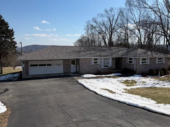 23 Lynn Dr, Owego, NY 13827