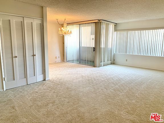 3rd image of 5339 Newcastle Ave Unit 211