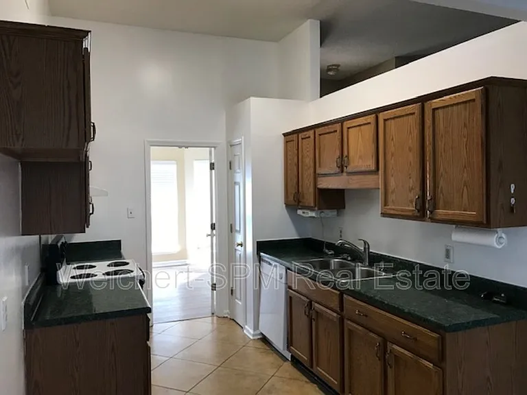 5616 Autumn Valley Dr — Photo 8