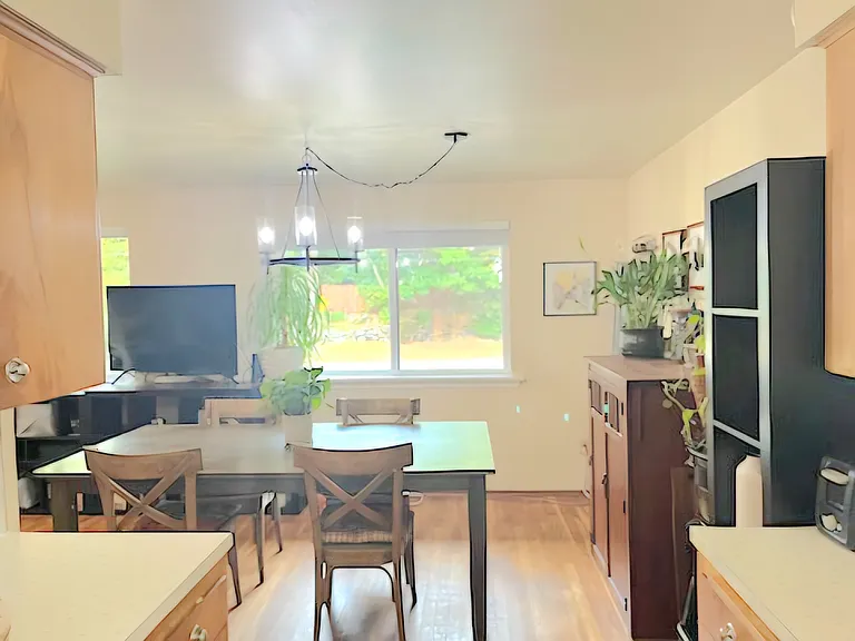 817 NW Market St — Photo 5