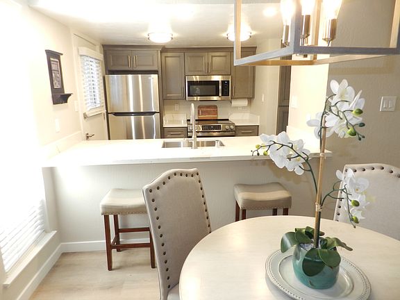 2nd image of 5519 Roundtree Dr