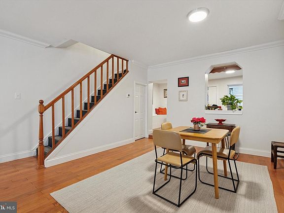 3rd image of 1635 Catharine St