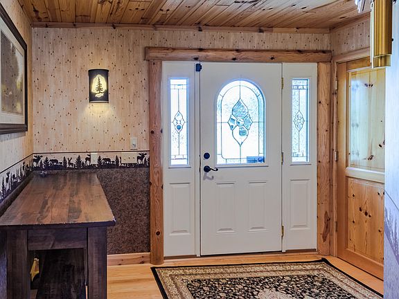 Wide foyer entrance to greet your guests with attractive door and sidelights