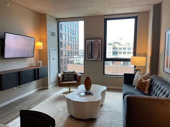 4th image of 900 W Washington Blvd #1003