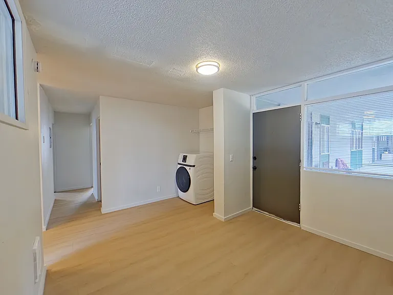 University Manor - Newly Renovated Units just a short walk from Campus! — Photo 60