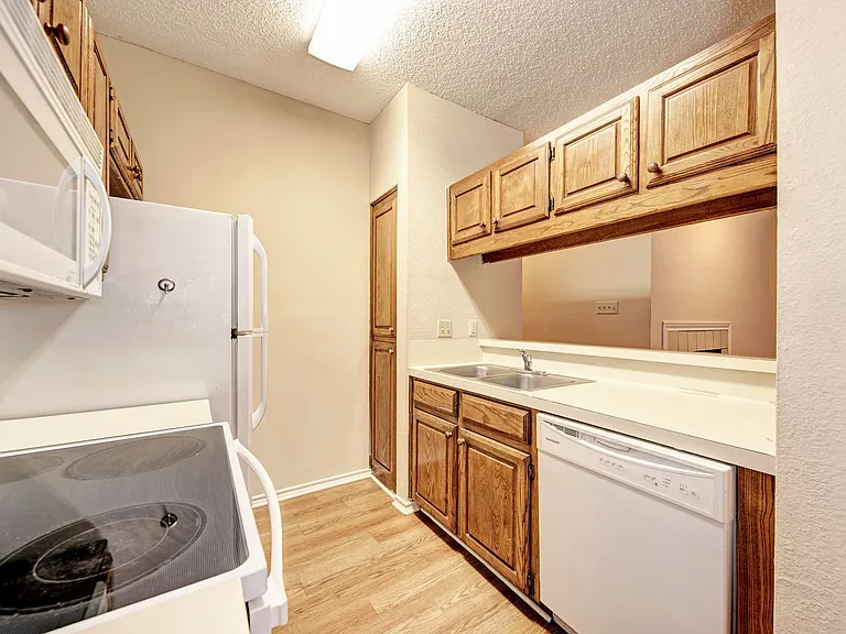 914 W 26th St #104 — Photo 9