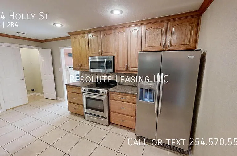 924 Holly St — Photo 8