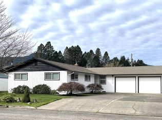 76484 Portal Dr, Oakridge, OR 97463