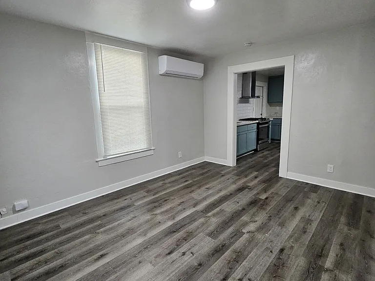 301 E Myrtle St #1 — Photo 6