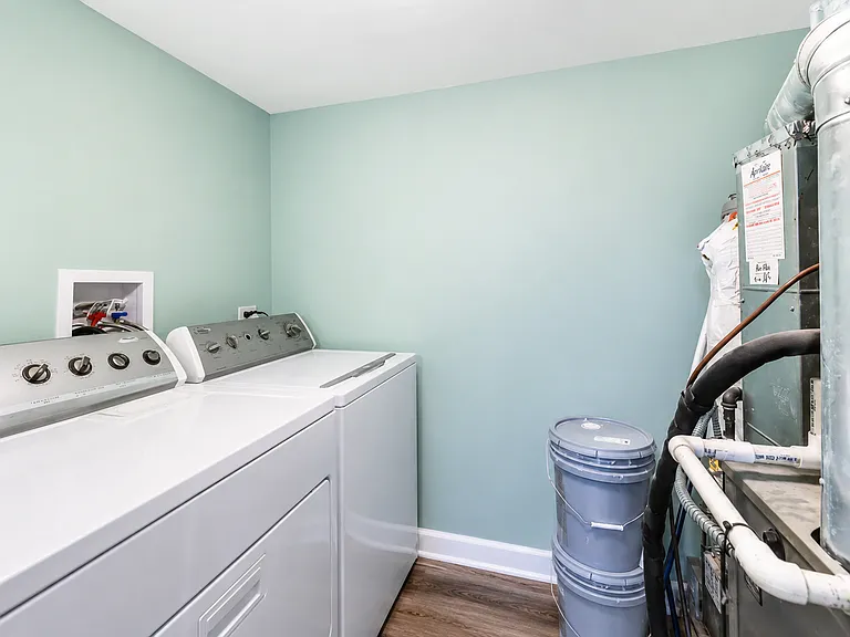 LAUNDRY AREA