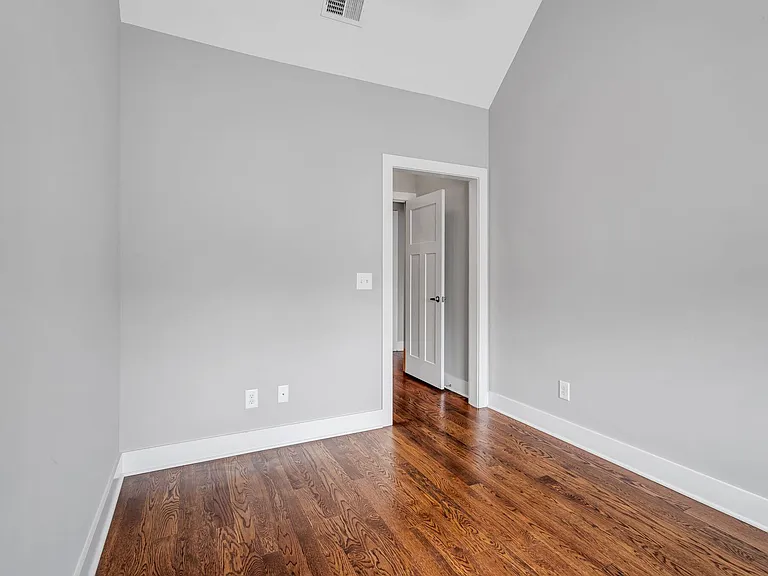 509A Moore Ave — Photo 29