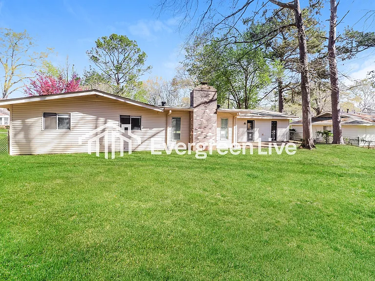 955 Briarwood Dr — Photo 15