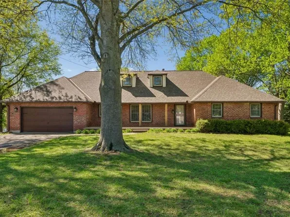 18611 E Salisbury Rd, Independence, MO 64056