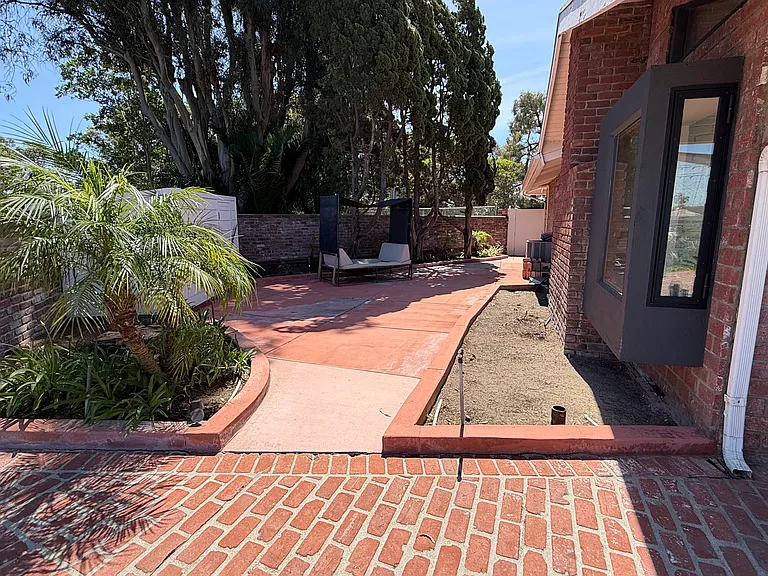 4260 S Cloverdale Ave — Photo 14