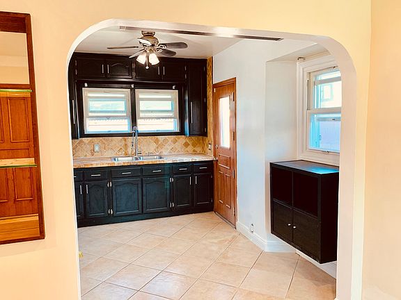 4th image of 2417 W 85th St