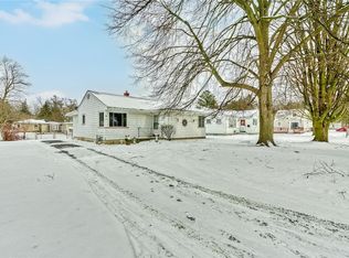 34 Lansing Cir S, Rochester, NY 14624