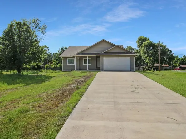 1201 S 29th St, Parsons, KS 67357