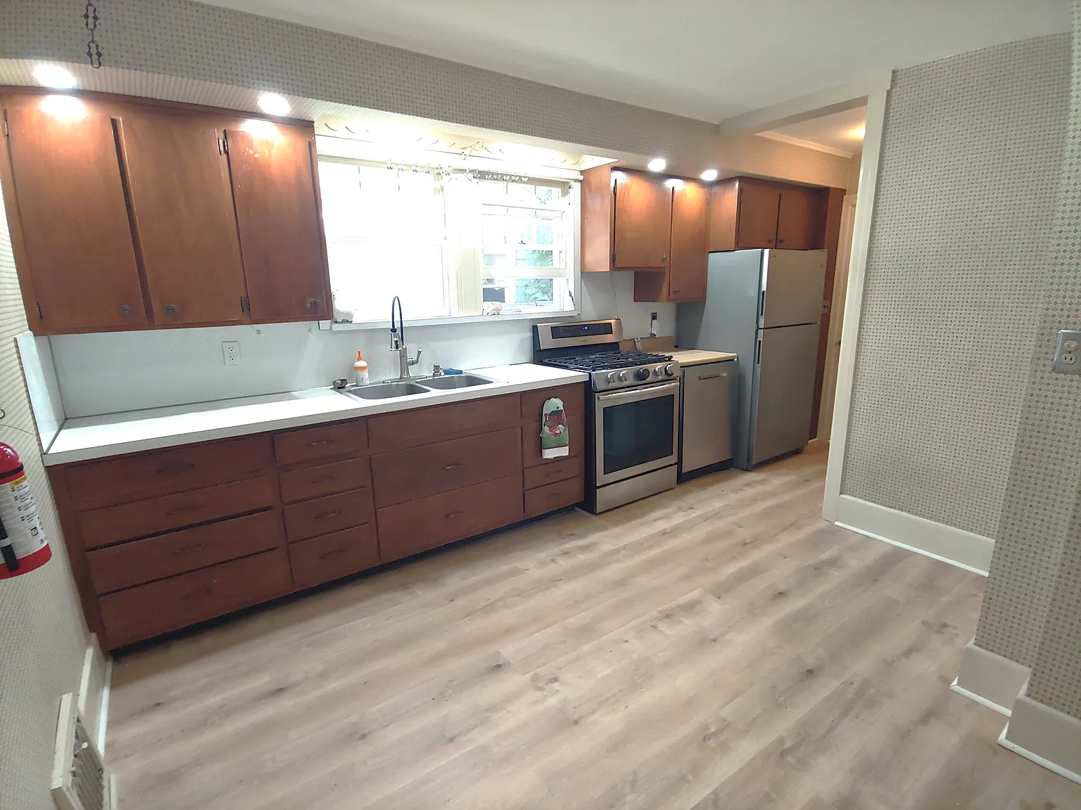 3 bed, 1168 sqft, $3,300 — Photo 2