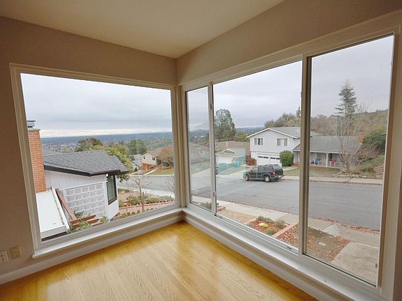 4th image of 3872 Vineyard Dr