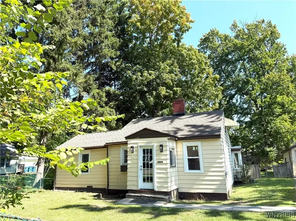 7009 Schuyler Dr, Derby, NY 14047