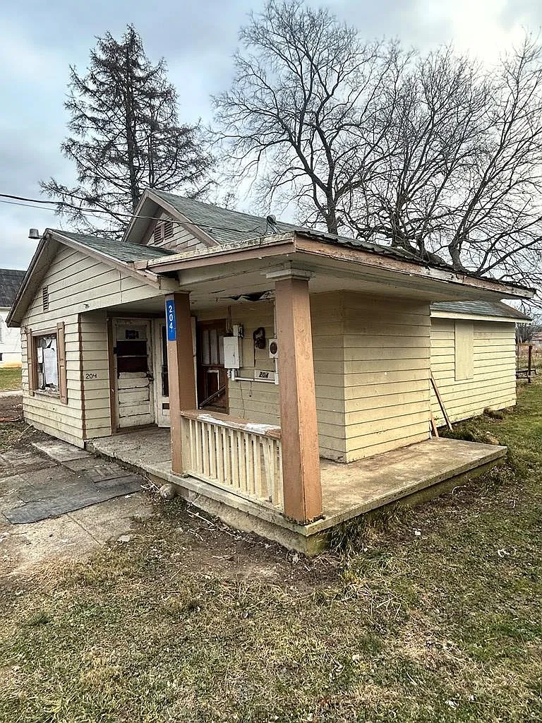 204 Main St photo 1