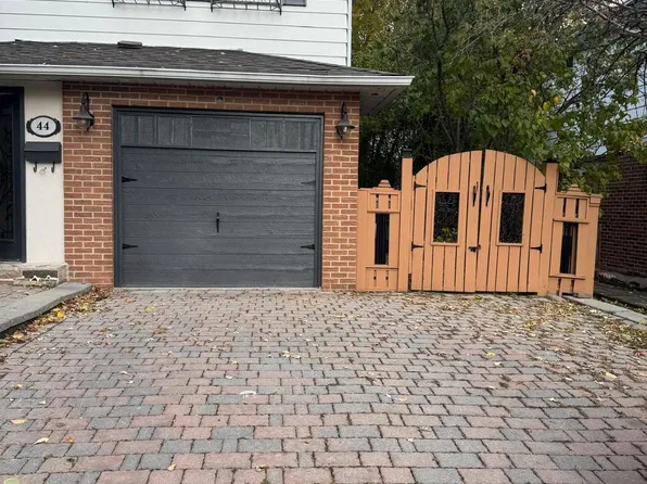 44 Royal Orchard Blvd, Markham, ON L3T 3C5