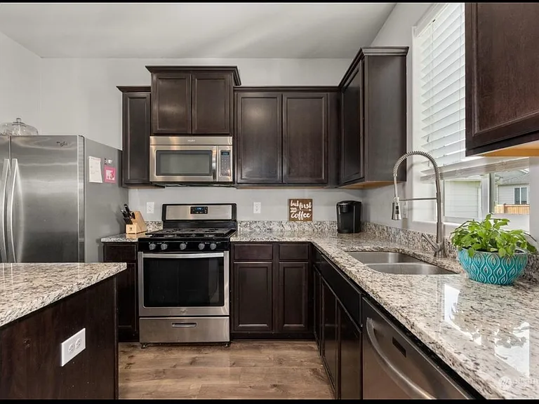 1901 Hudson St NW — Photo 5