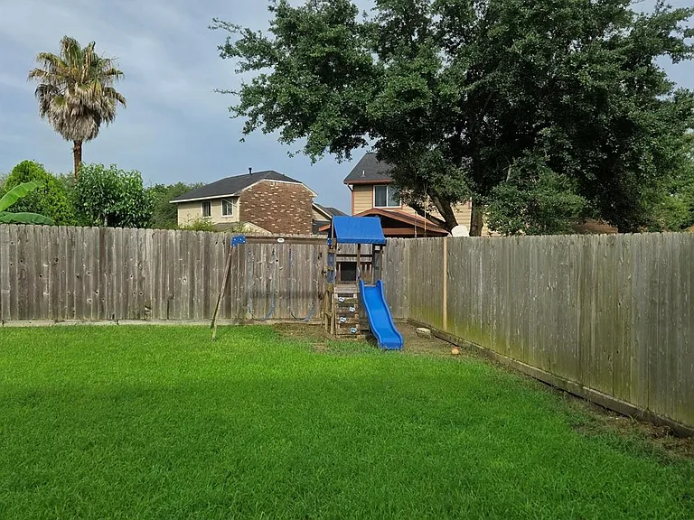 803 Whelton Dr — Photo 7