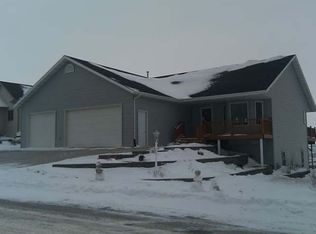 1855 Harding Pl, Bismarck, ND 58501