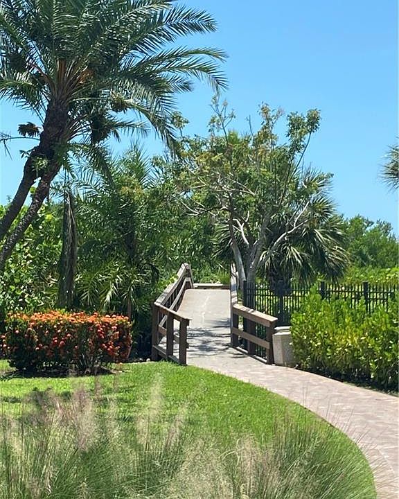 1st image of 320 Seaview Ct APT 601