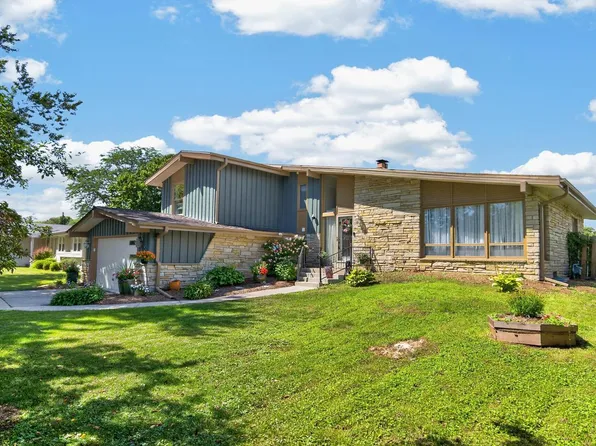 8755 N Pelham PARKWAY, Bayside, WI 53217