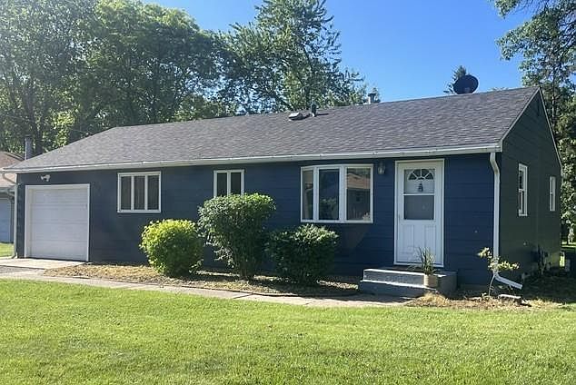 1st image of 440 106th Ave NW