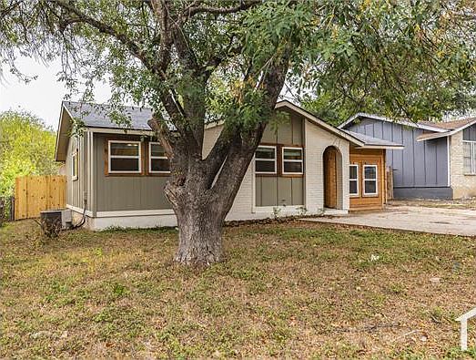 3rd image of 7105 Townsborough Dr