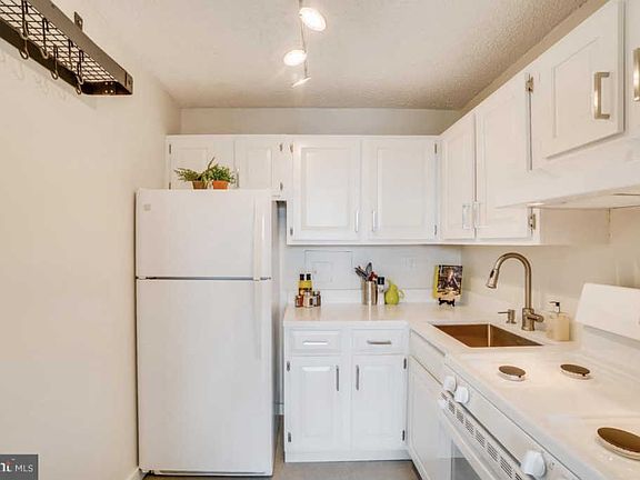 3rd image of 1225 Martha Custis Dr APT 608