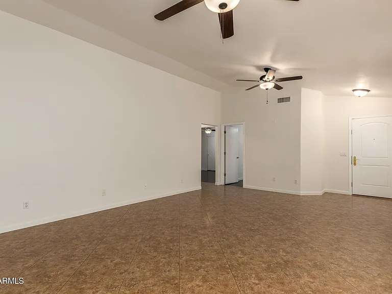 4634 E Grovers Ave — Photo 24