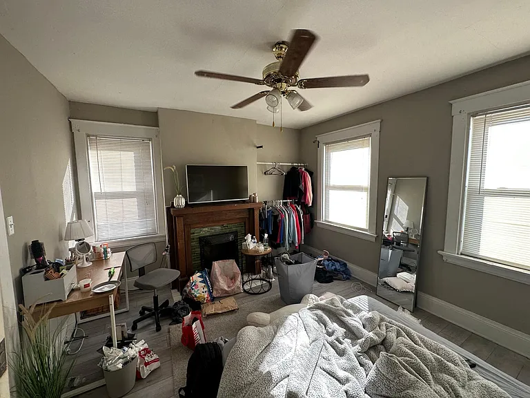 2326 Flora St — Photo 11