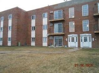 103 Elk St #202, Carol Stream, IL 60188