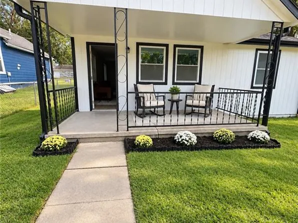 817 Pawnee St, Leavenworth, KS 66048