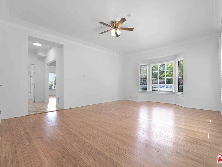 2452 W 18th St — Photo 5