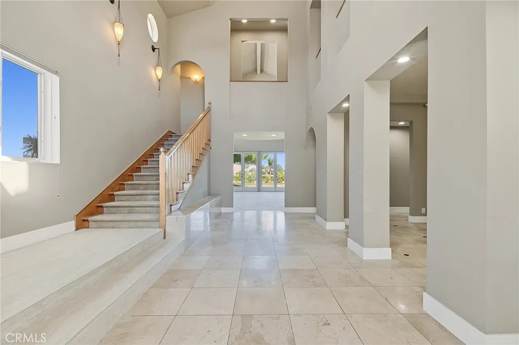 5 bed, 4989 sqft, $12,500 — Photo 3