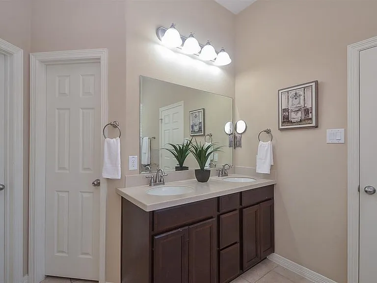 4107 Elk Bluff Ln — Photo 15