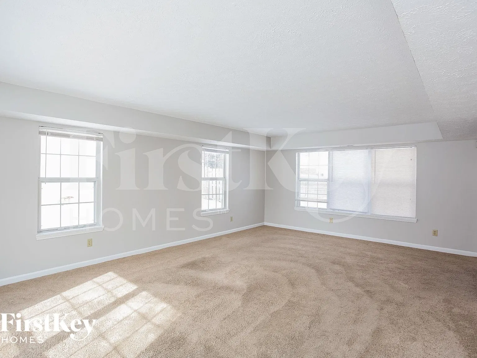 4 bed, 2.5 bath, 1896 sqft, $2,425 — Photo 3