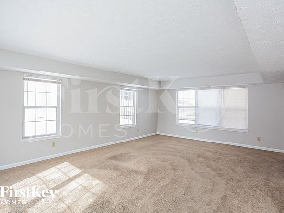 3rd image of 10236 Park Ridge Dr