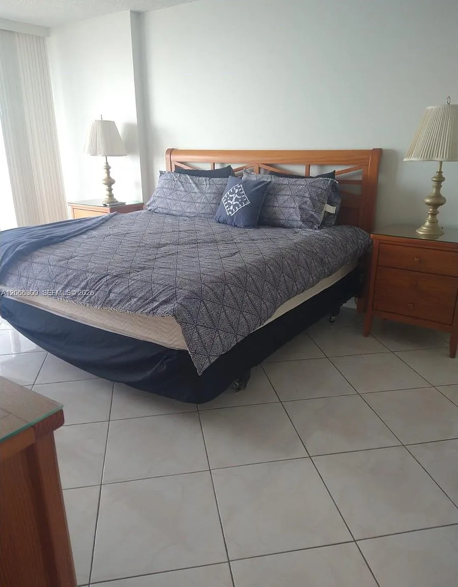 Marbella Condo — Photo 2