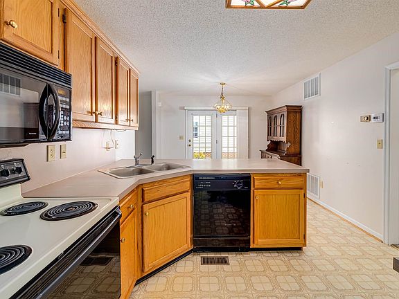 4th image of 3360 Dawn Dr