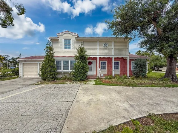 425 49th St N, Saint Petersburg, FL 33710