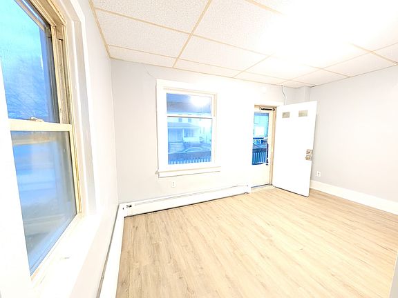 4th image of 103 Penn St #103
